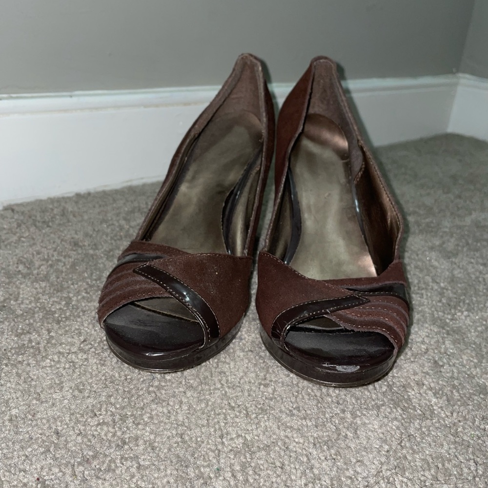 Heels - Picture 2 of 3